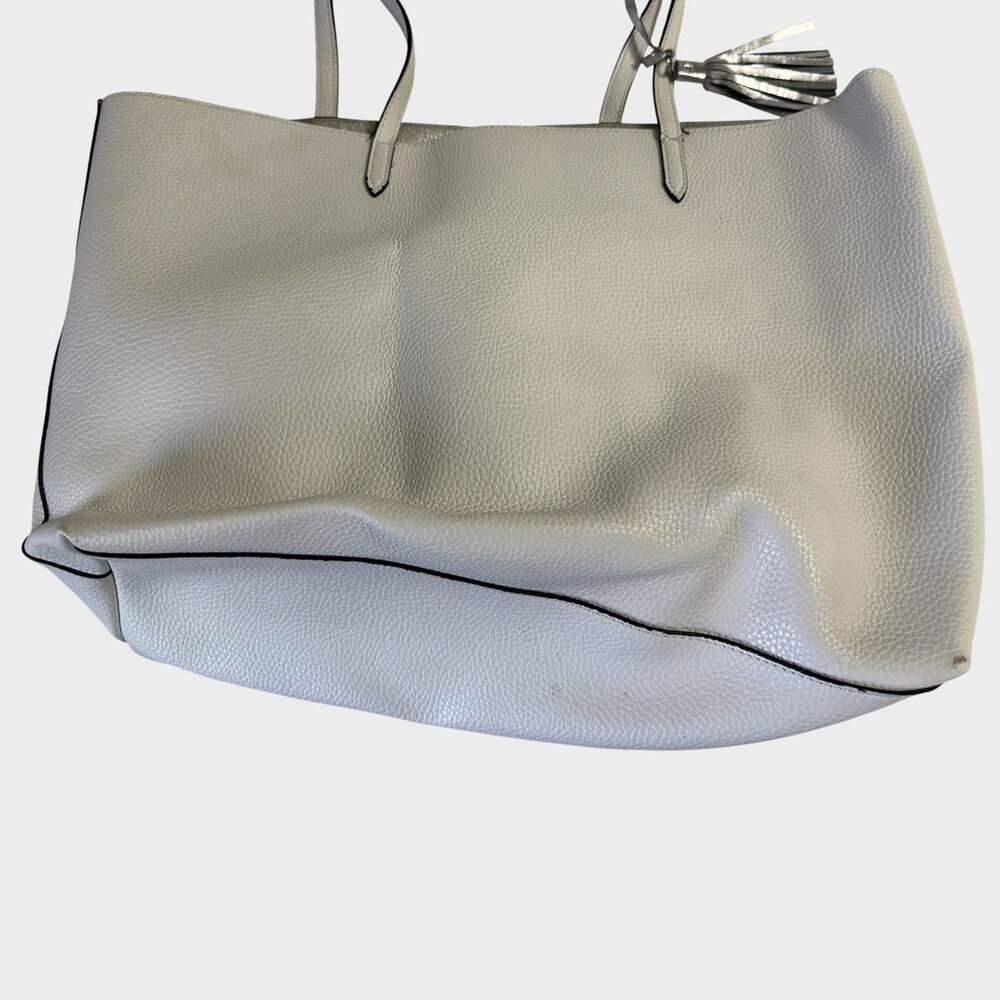 Victoria's Secret Laser-Cut logo Tote Bag in White Faux Leather - Picture 7 of 10